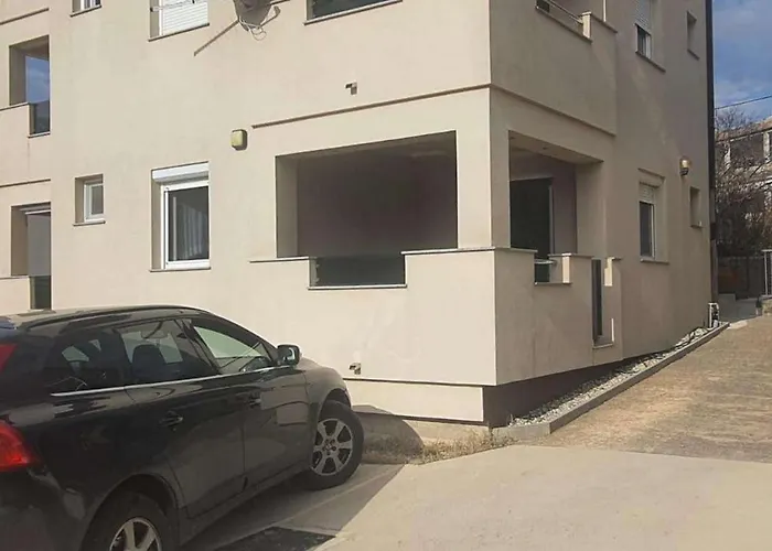 With Parking Space Rovanjska - Paklenica - 22260 アパート